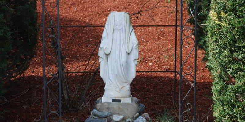 Ամերիկյան եկեղեցում հանցագործները կոտրել են երեք արձան